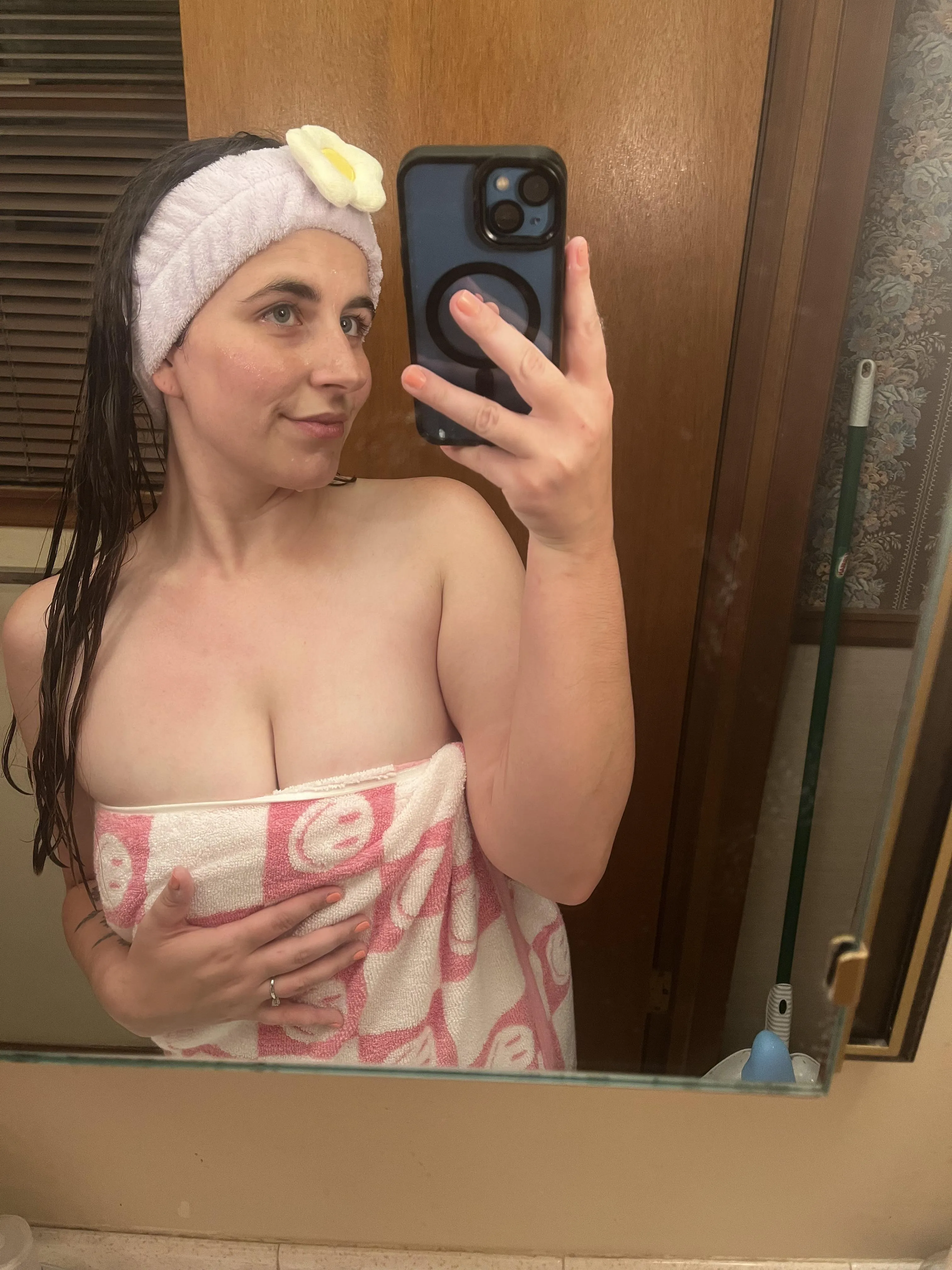 Fresh out of the shower sophieluvv onlyfans