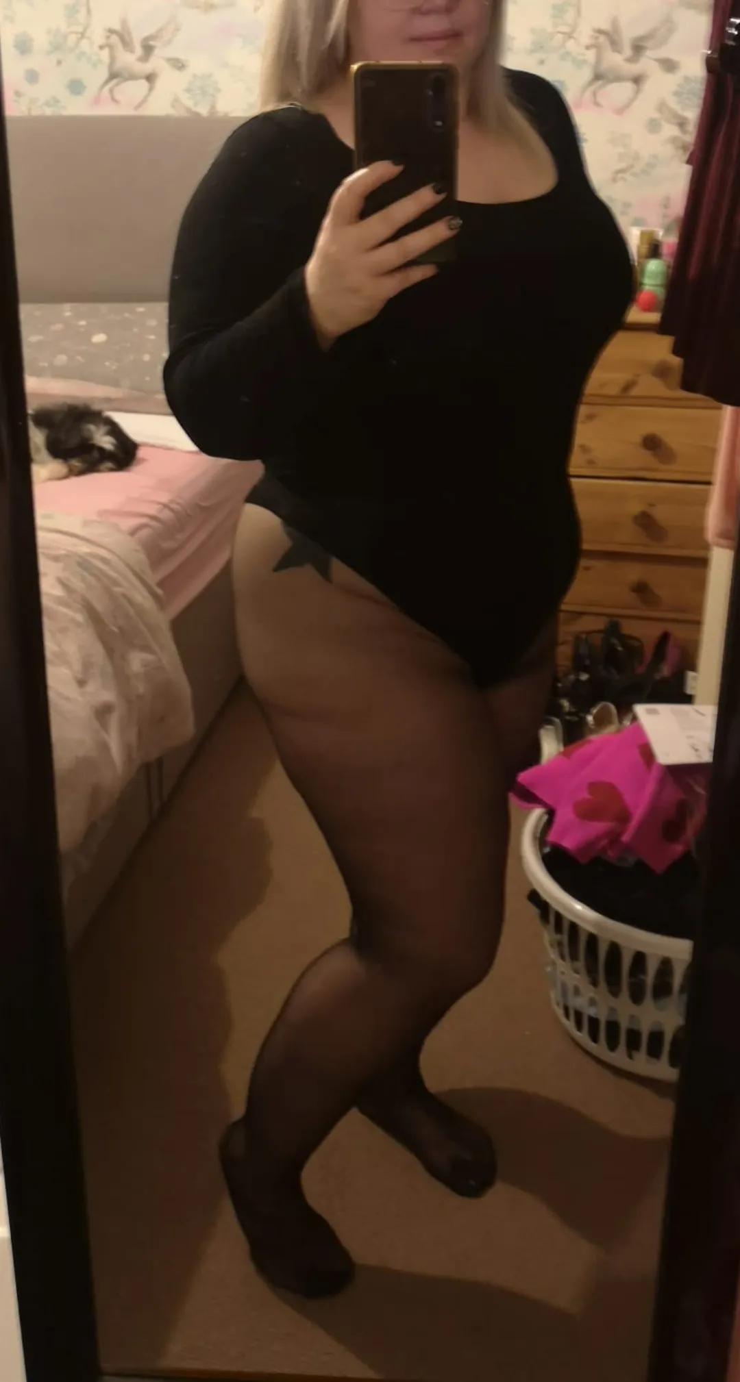 Thick thighs in pantyhose for you nylon lovers