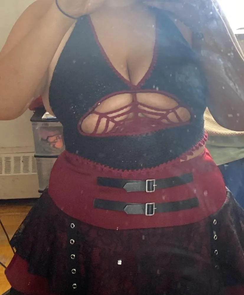 I made this lovely top and cant wait to wear it out this halloween 3