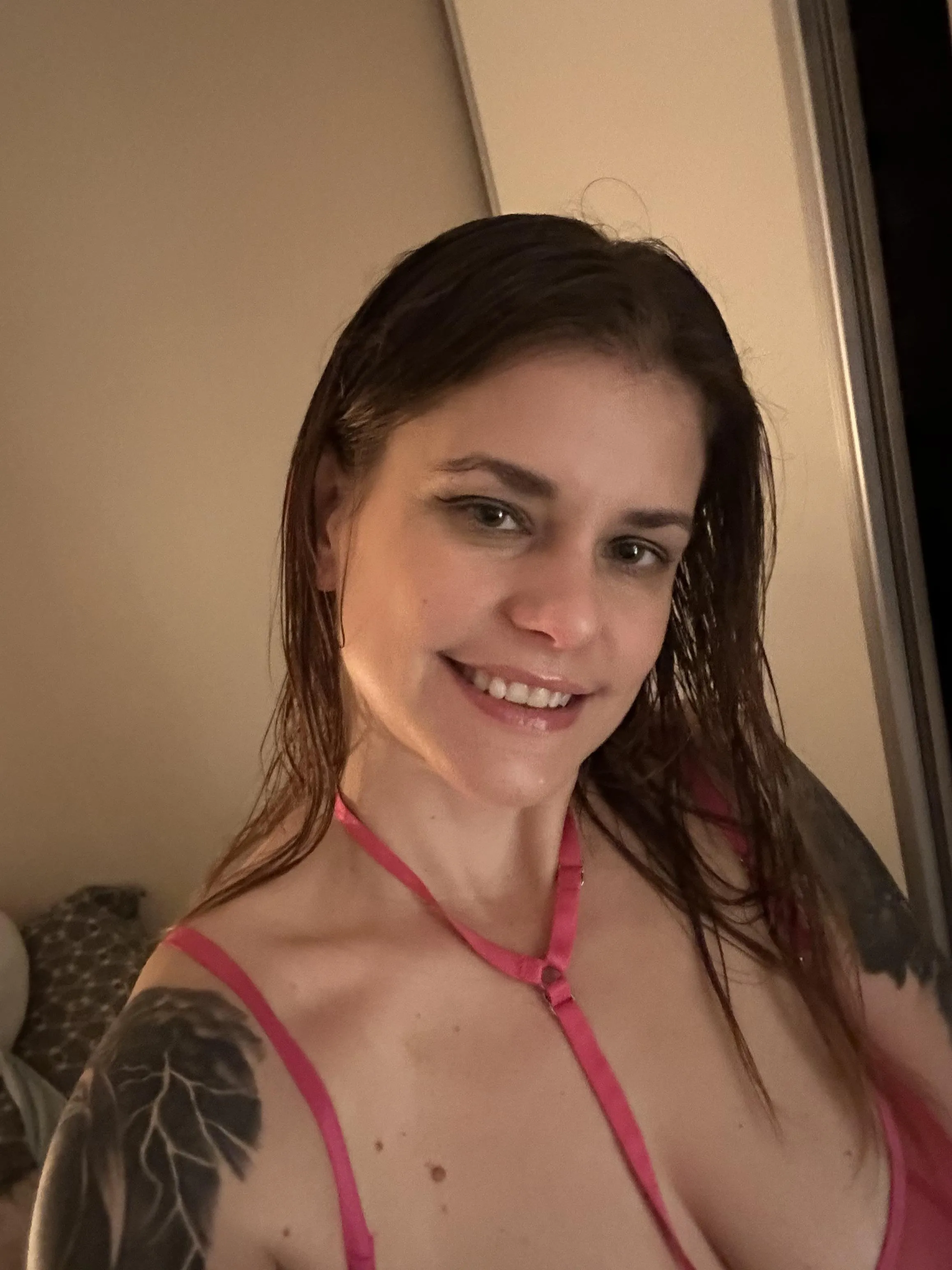 Can I qualify as a cam girl? 40F