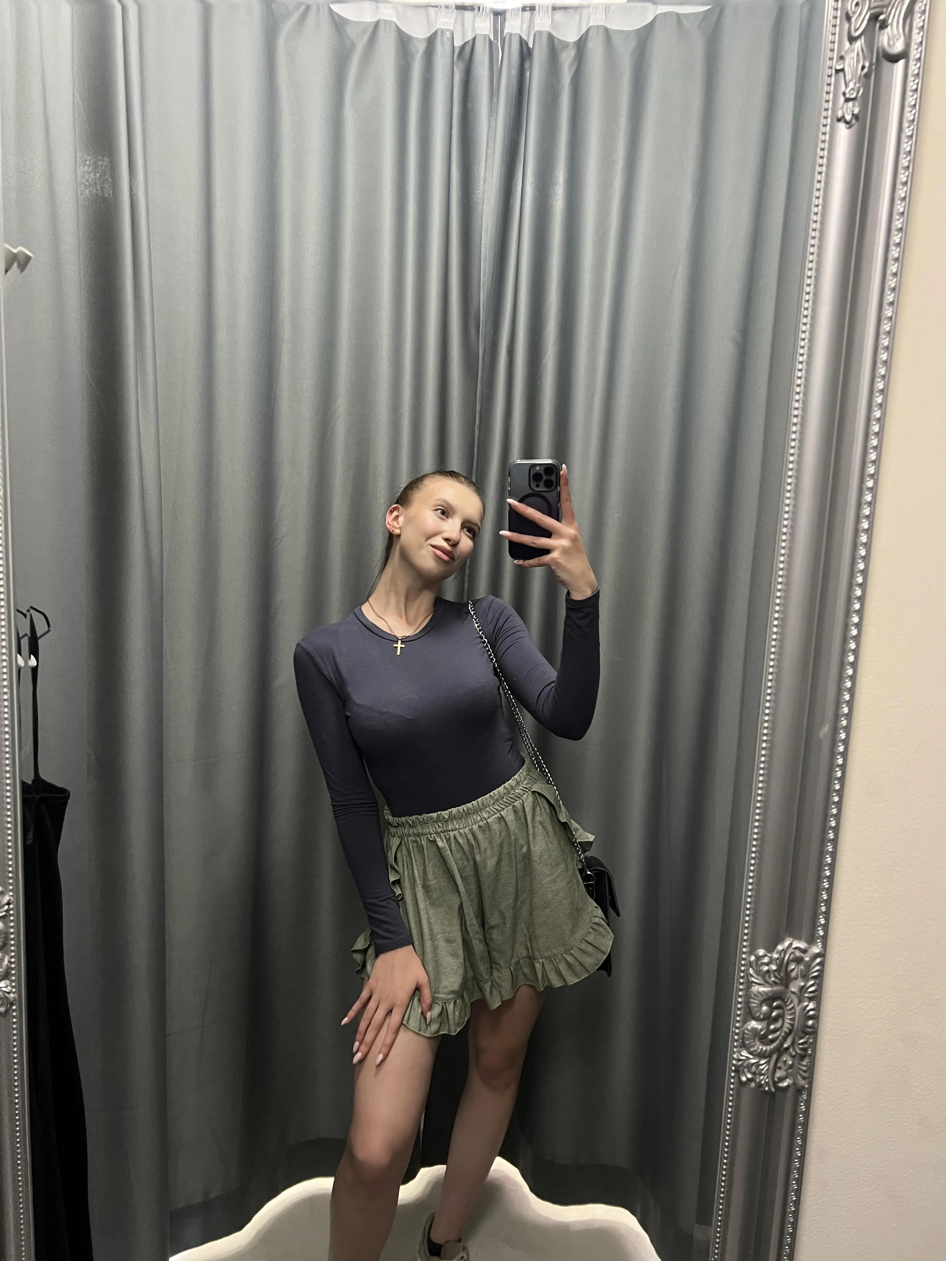 Come with me. Let&#039;s fool around in the fitting room