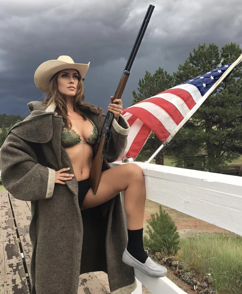 Country hotties love America!