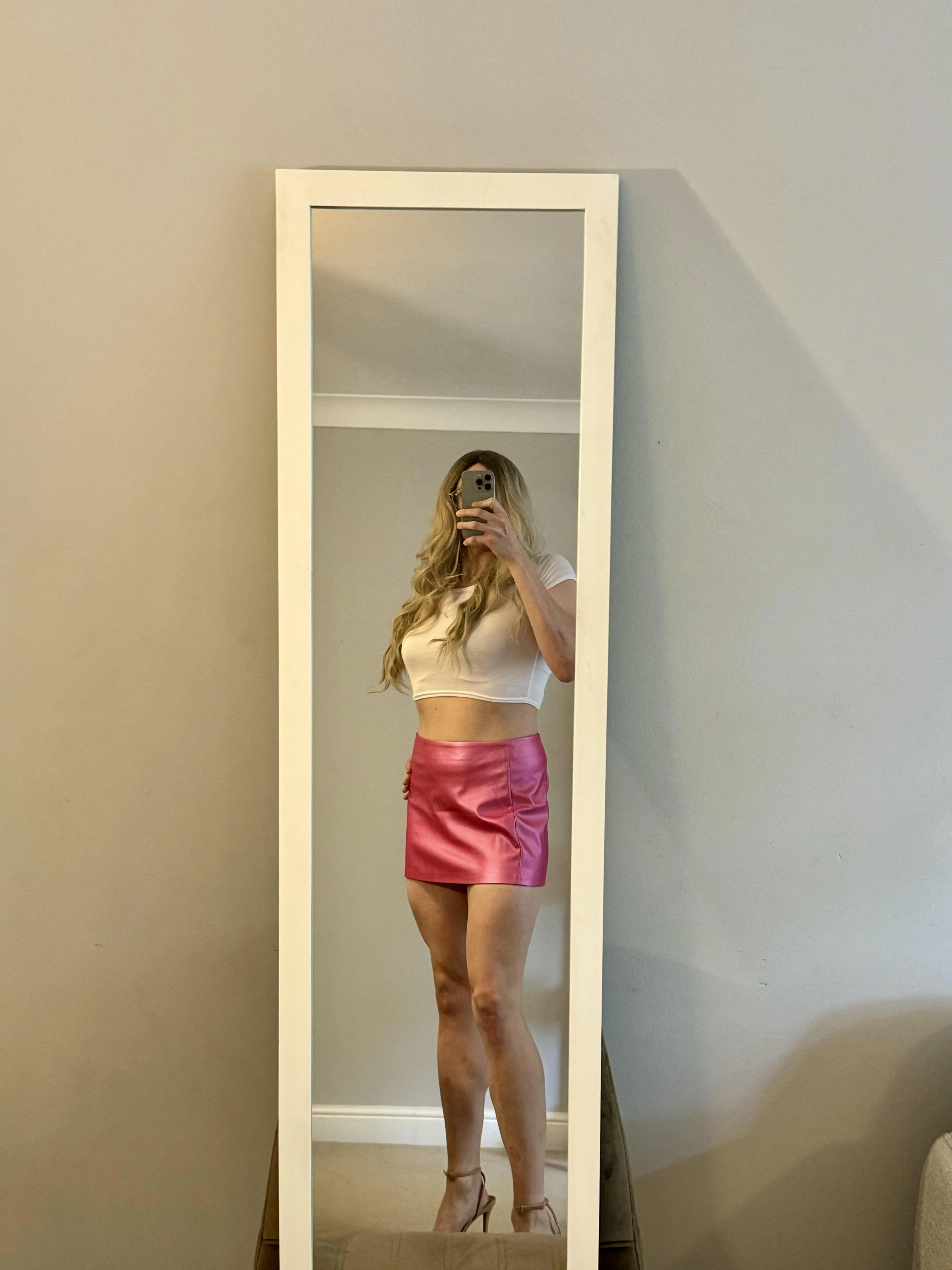 This Barbie loves taking mirror selfies