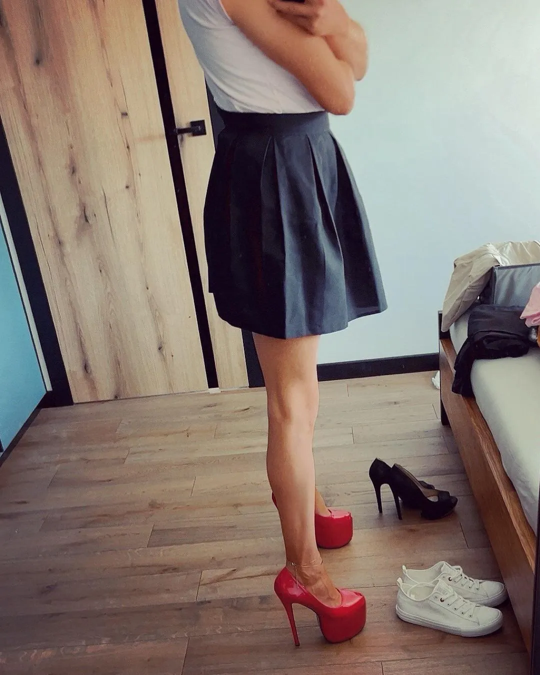 I do love pleated skirts!  Make me feel so sexy  feminine