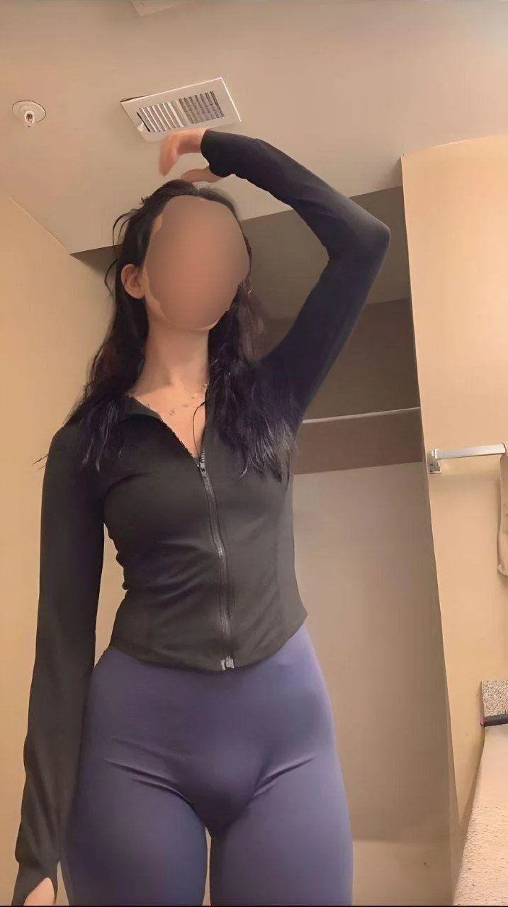 Gym gurl outfit, pass or not?