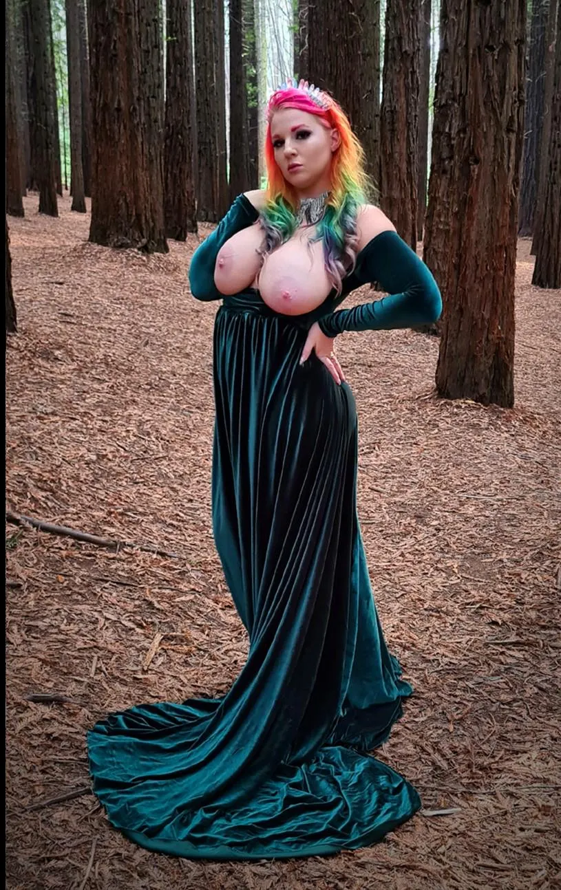 The fae queen is quite voluptuous