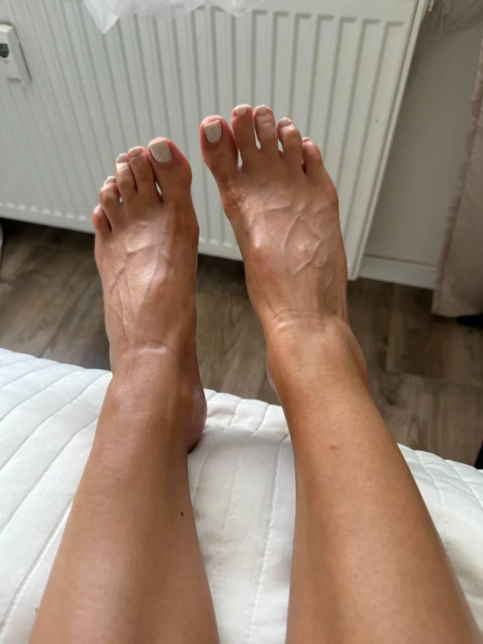 White pedicures and venousness for vein lovers