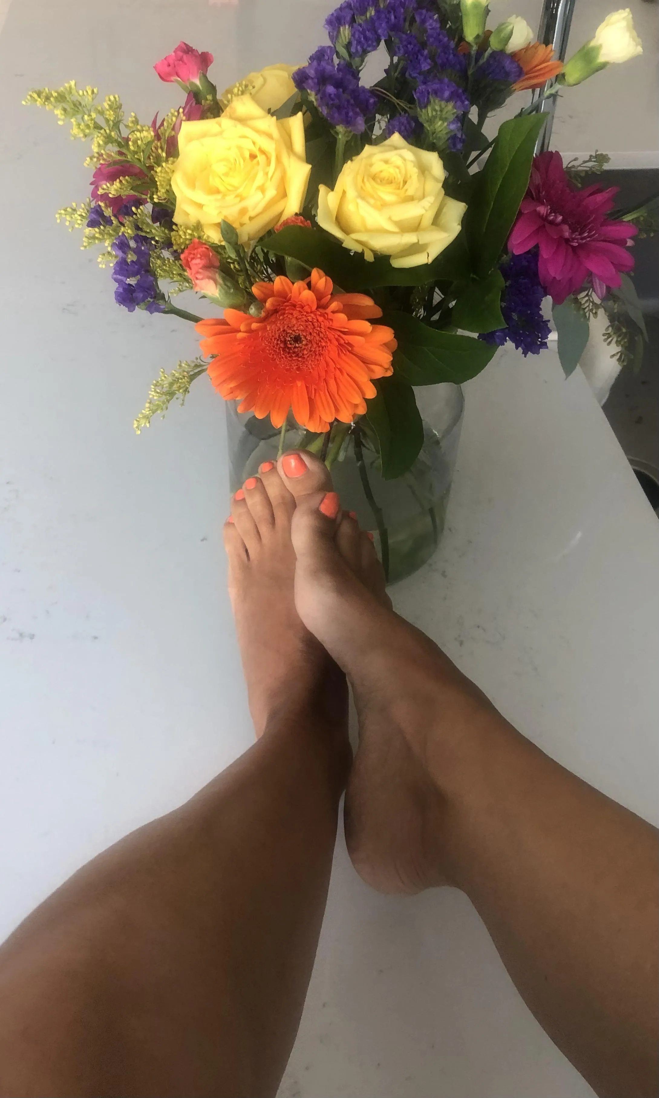 I forgot post pictures of feet with orange polish..love it, it gives a summer vibe