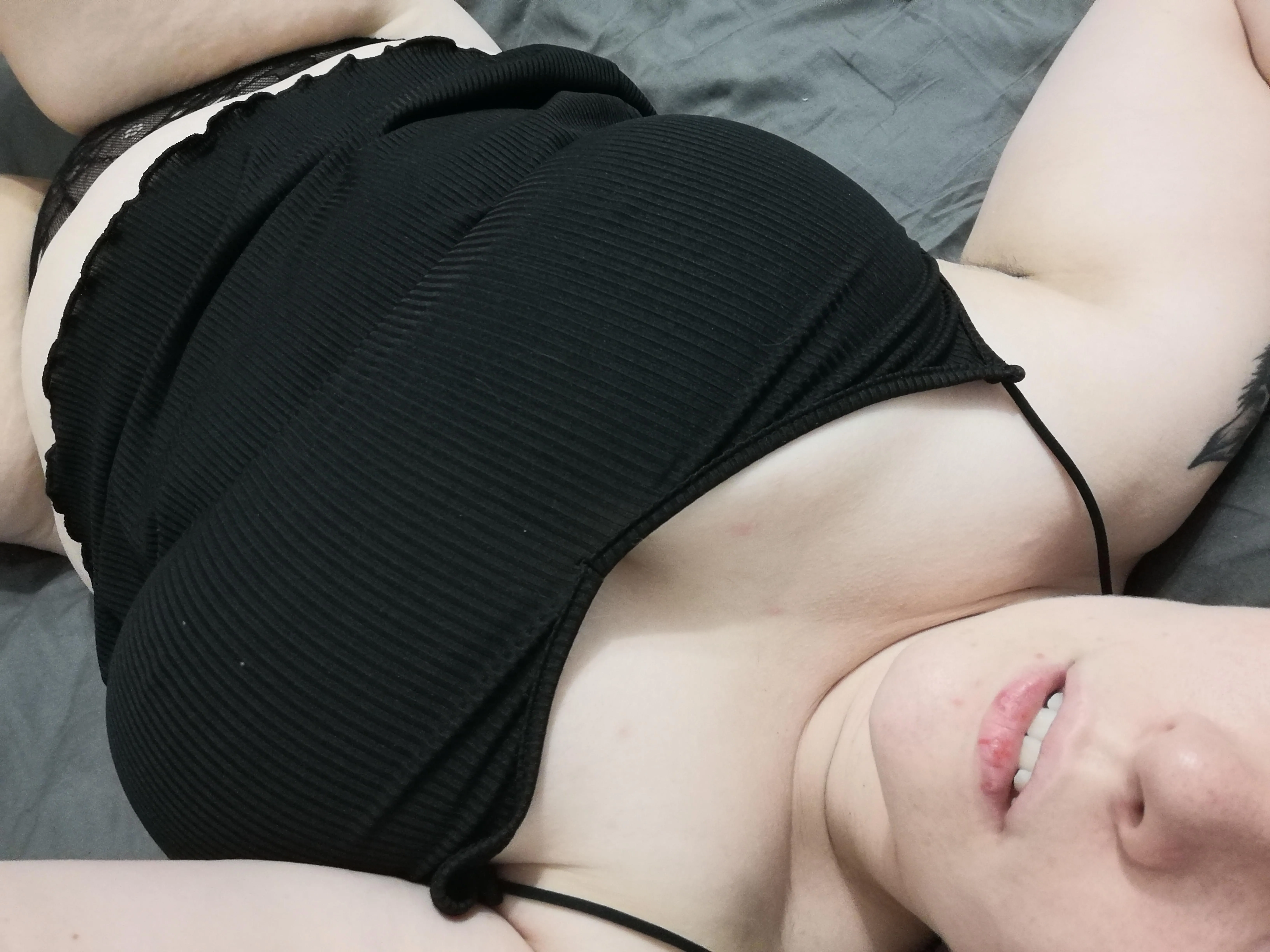 Happy Monday ! I had to try my new camisole for you  f