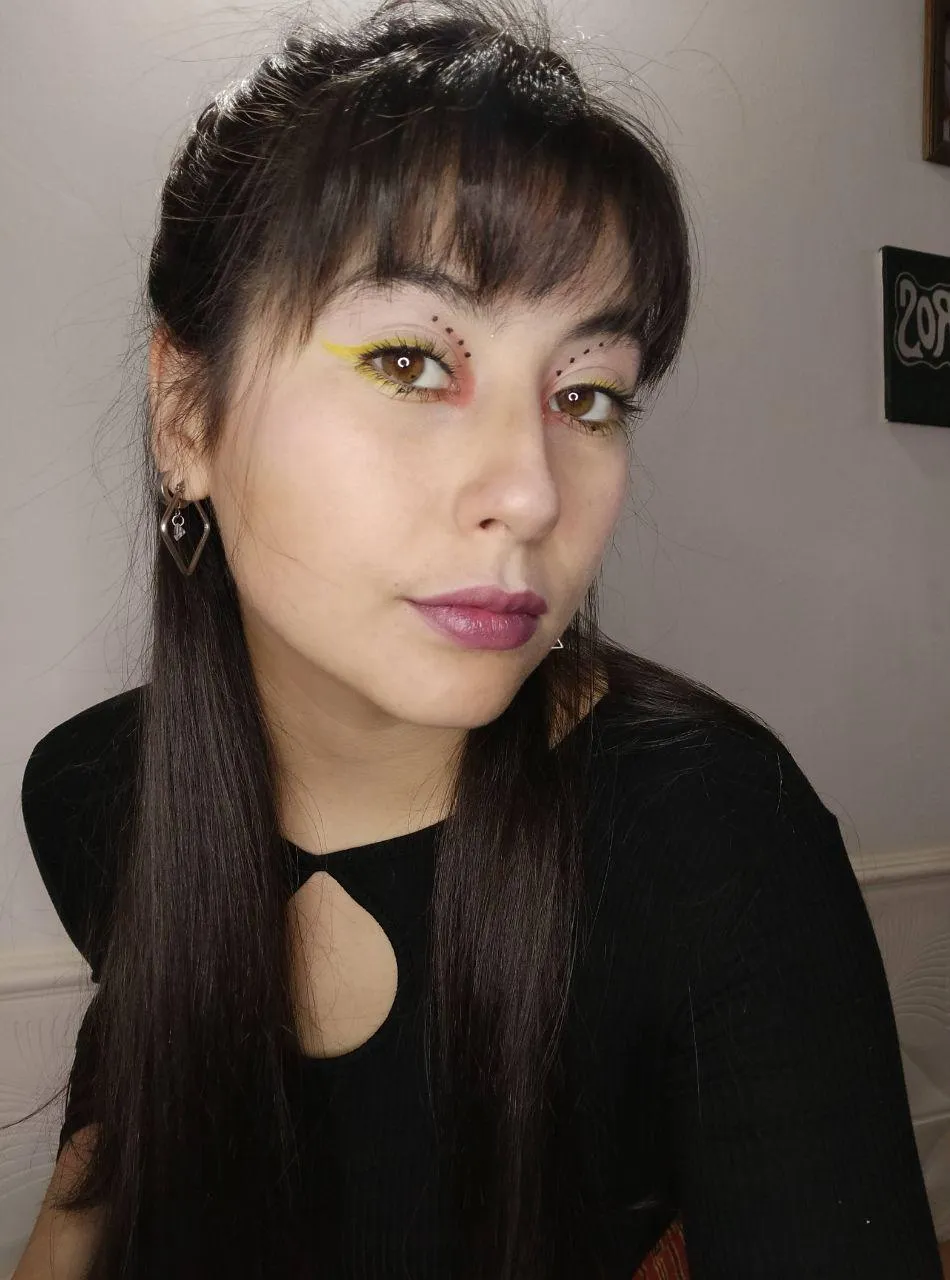 I feel like a model with this colorful makeup 3