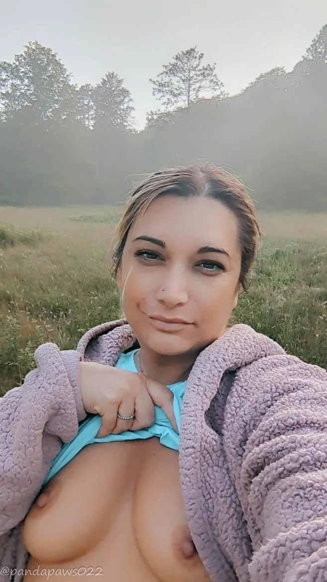 Misty Mountain titties