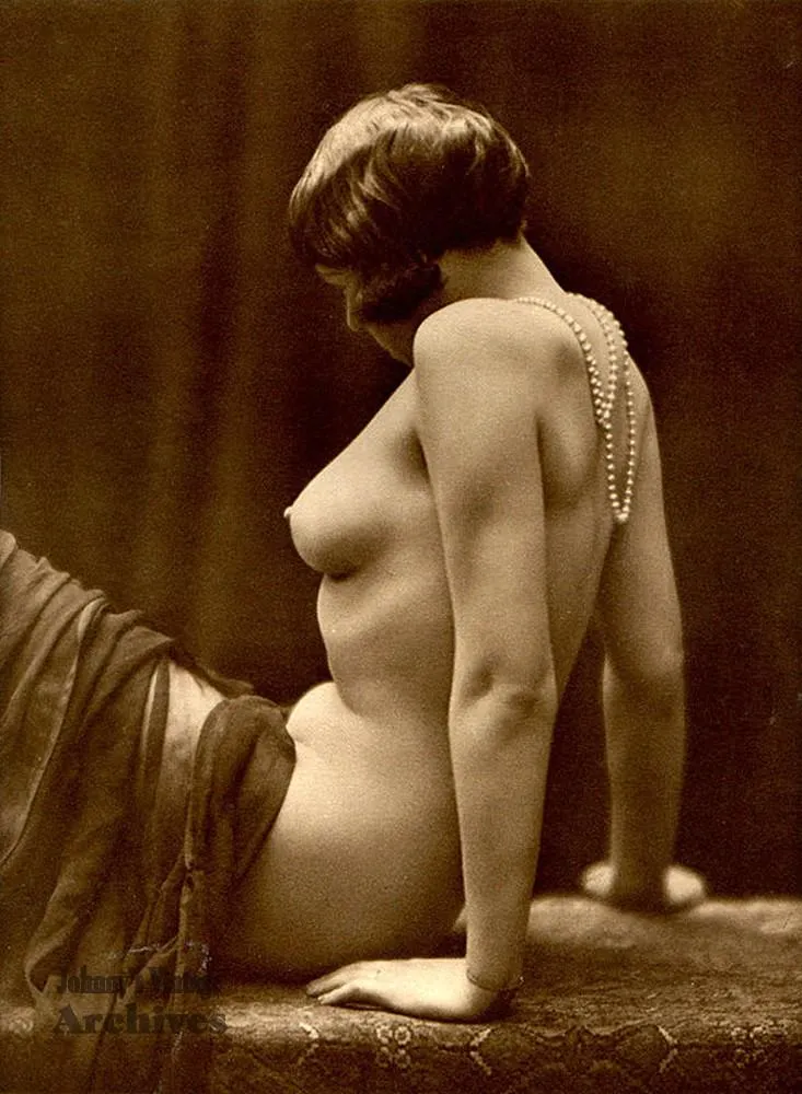 1925 Woman&#039;s beauty, France. All this beauty gone.