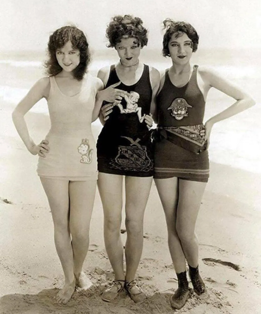 Doris Hill, Myrna Loy and Jane Winton 1926