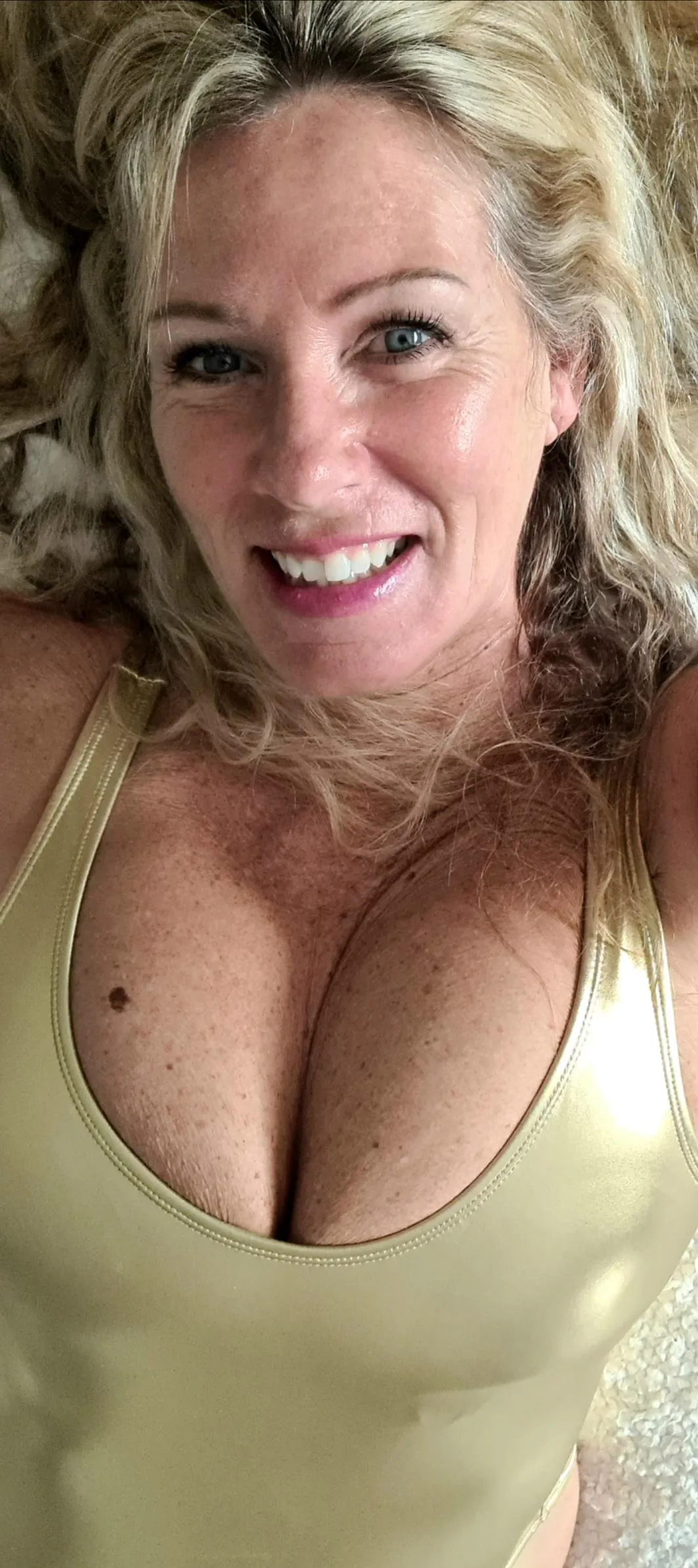 Pure gold milf