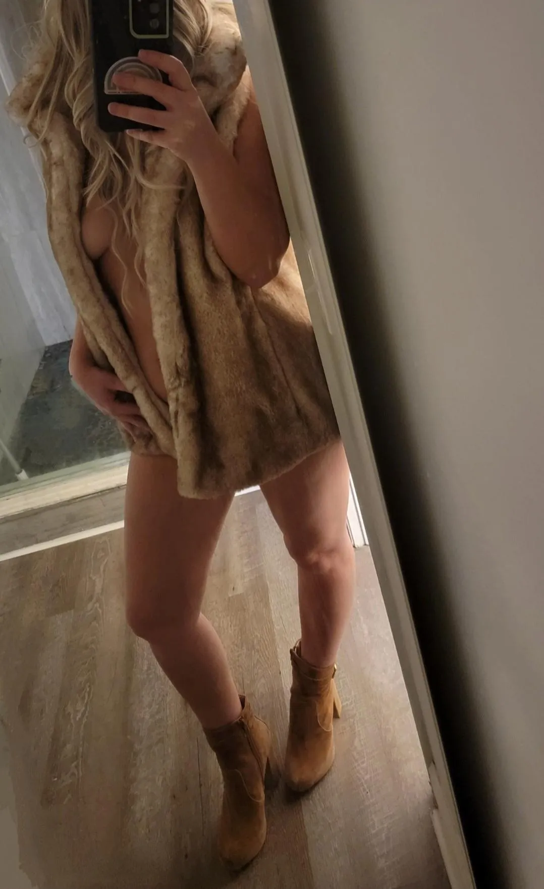 My little body needed some heals with this outfit. Want to join this 42 yo Mom?