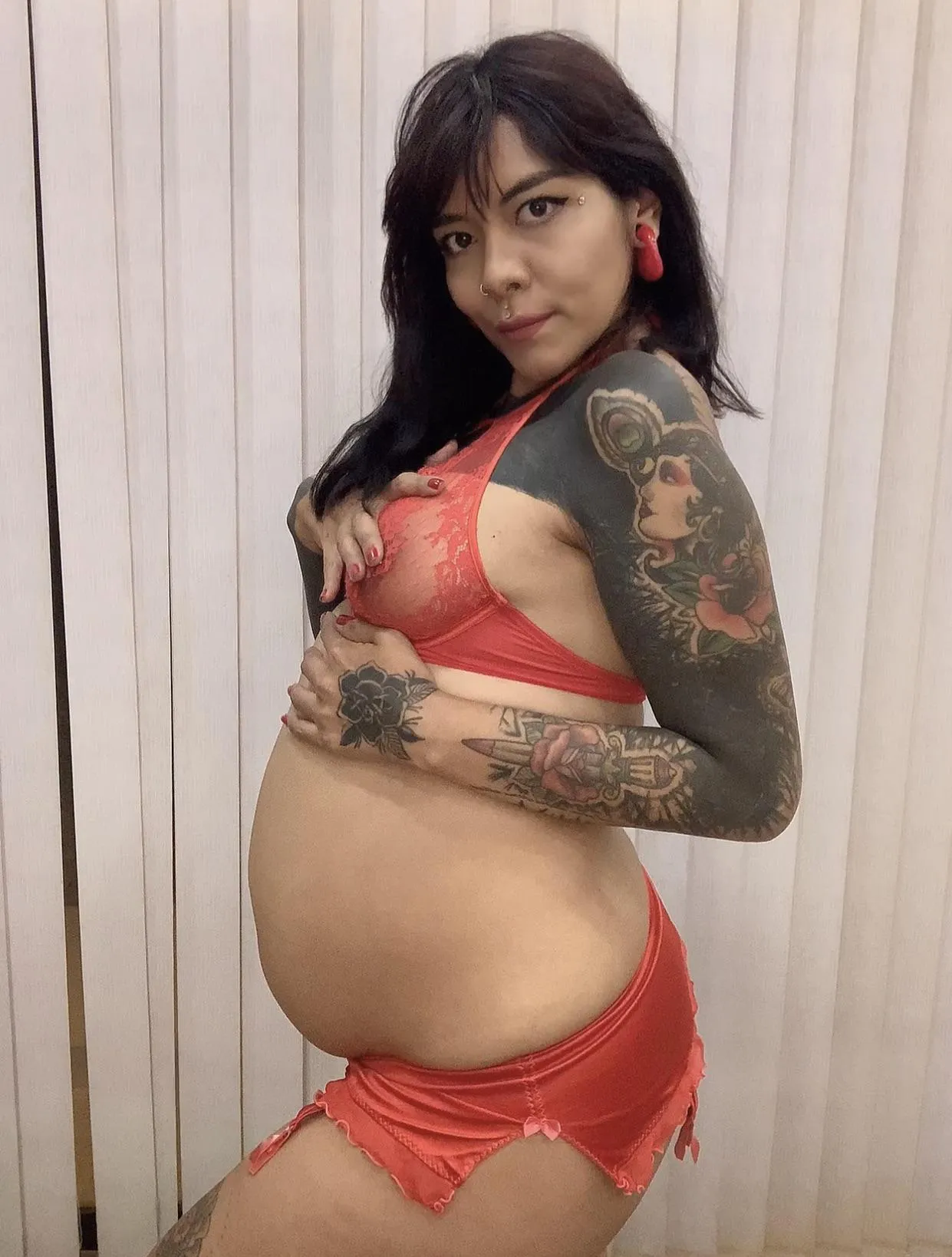 Am I too pregnant to wear lingerie?