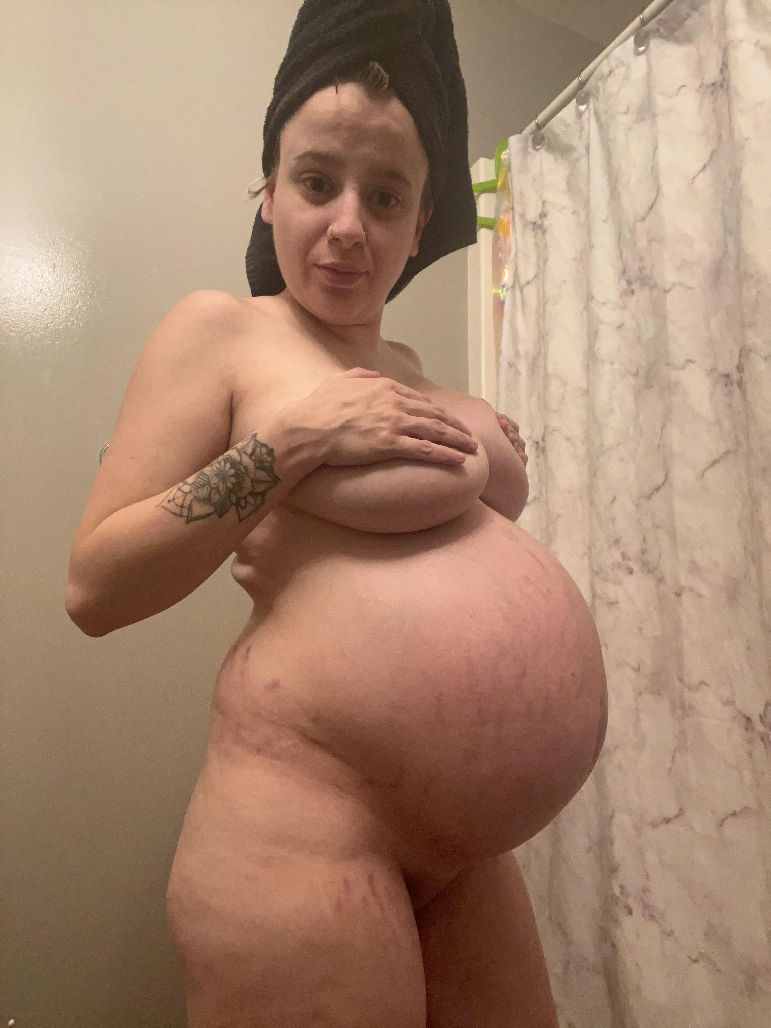 Fresh out the shower with this pregnancy belly