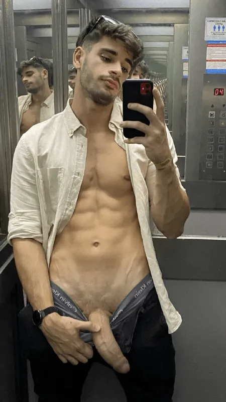 What would you do if you entered the elevator and see me like this?