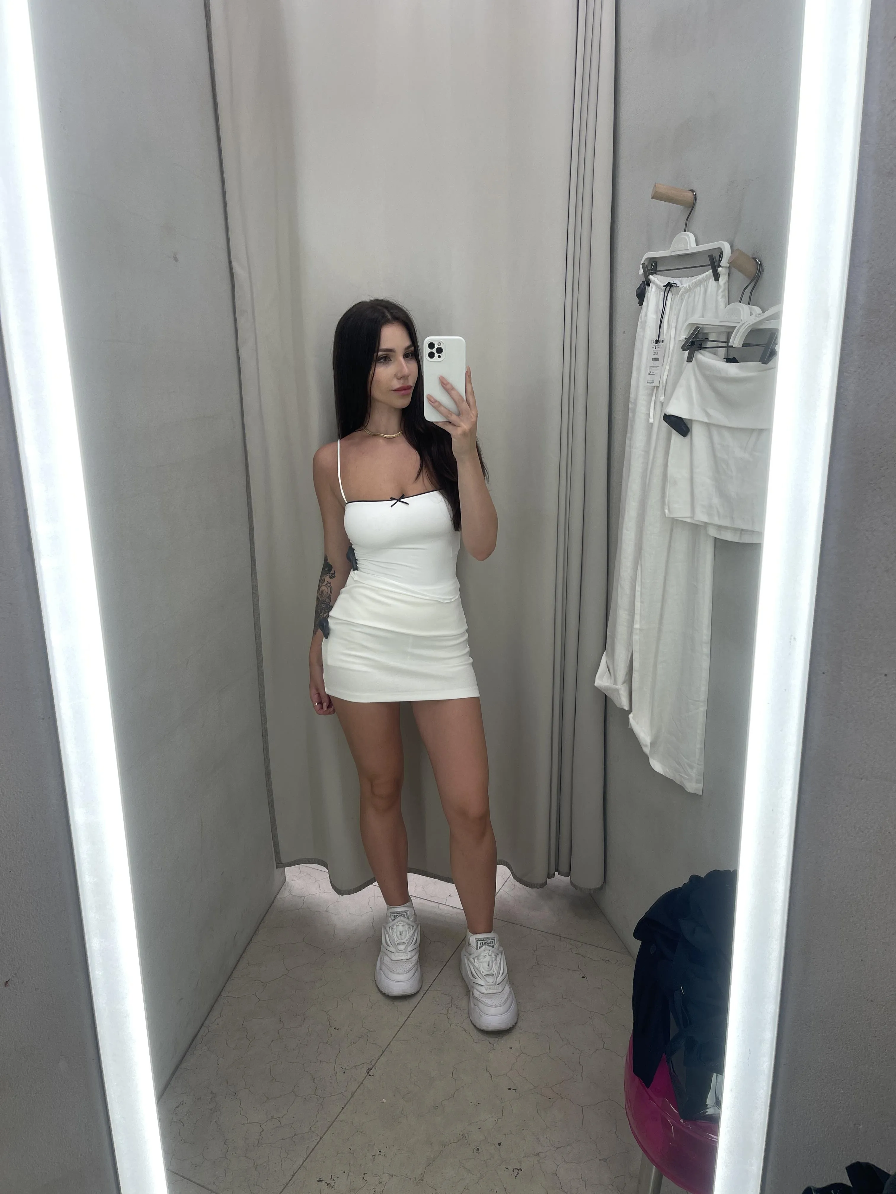 I came to choose a white outfit for myself