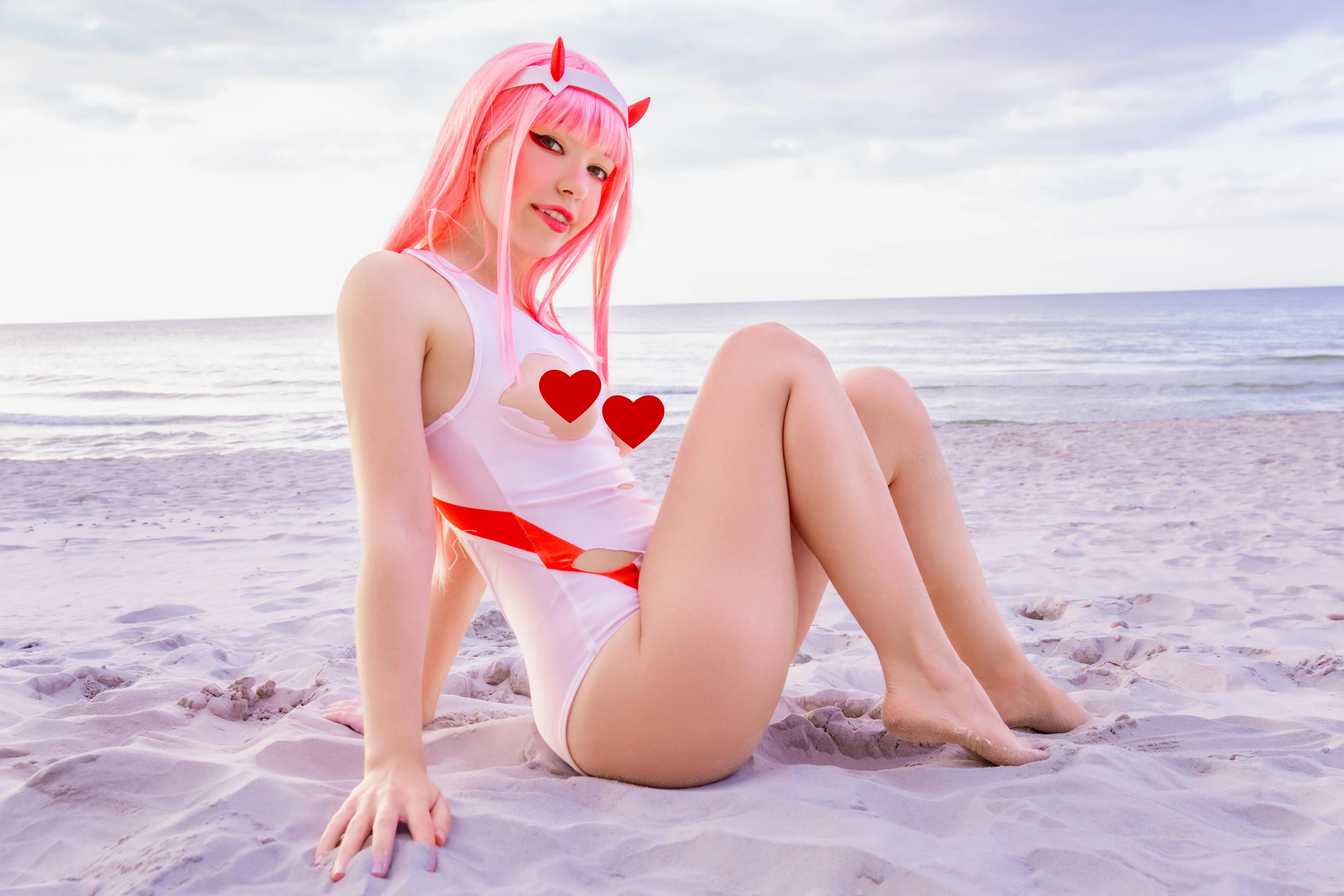 Murrning_Glow Zero Two cosplay DarlingintheFranxx