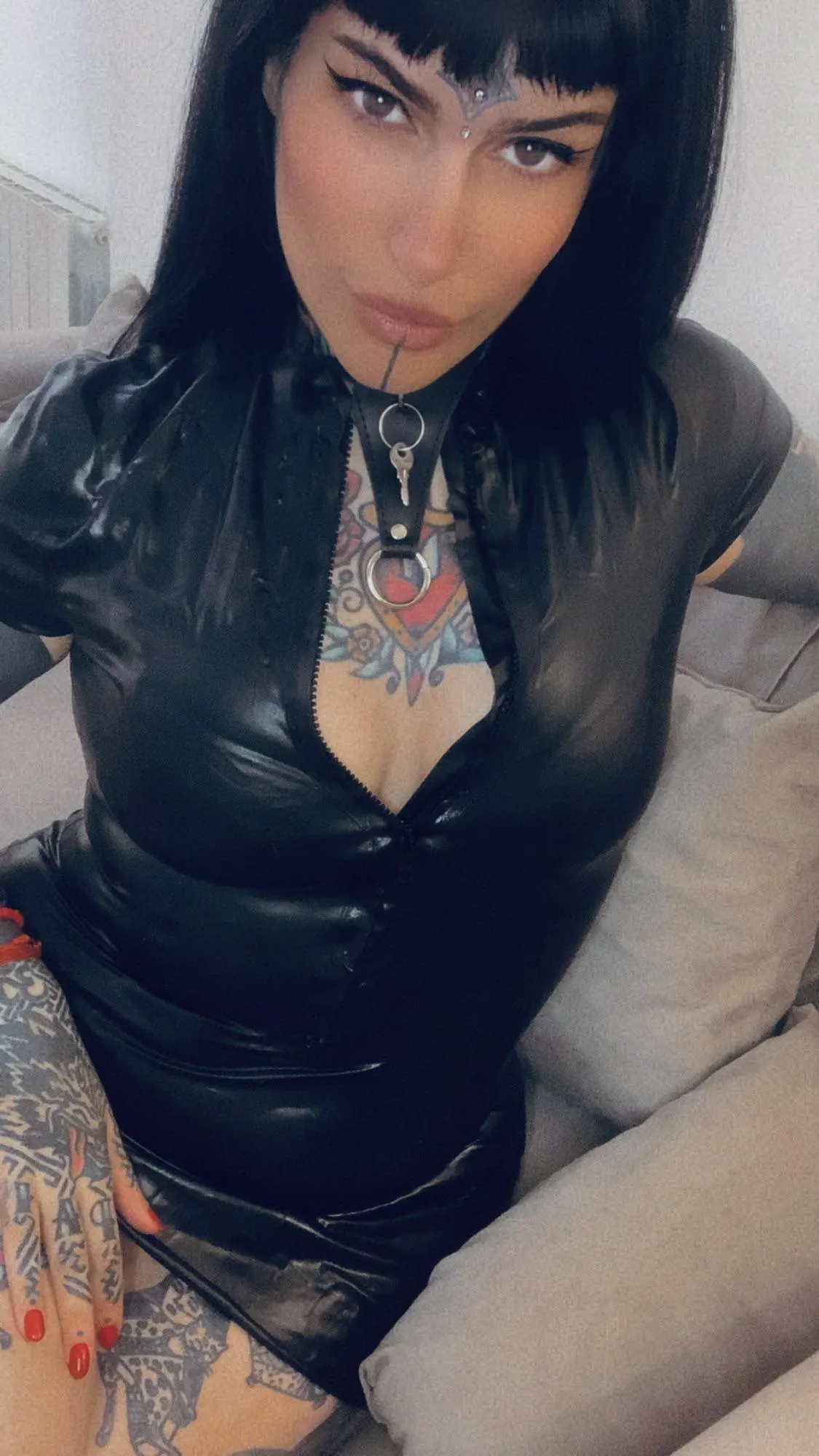 THE GOTH DOMME OF YOUR NIGHTMARES. Keyholder, sissy training and more. Full face. Available for sextratevidcustomsphjoisessionsgfefetdom