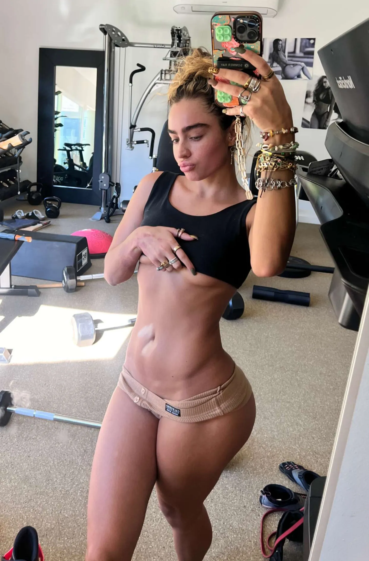 Sommer  another workout selfie  Snapchat  December 2023