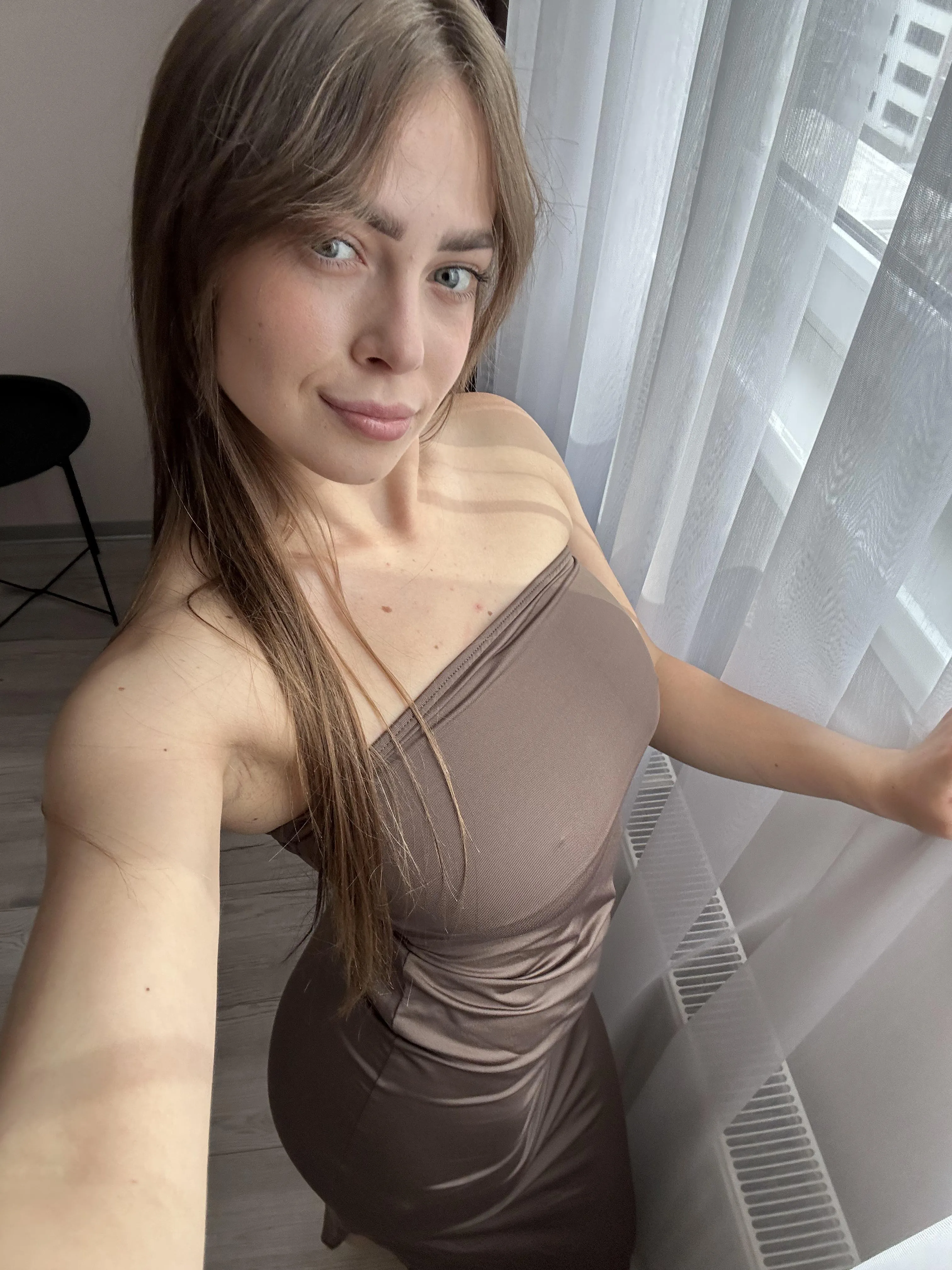 First post here, lovely tight dress