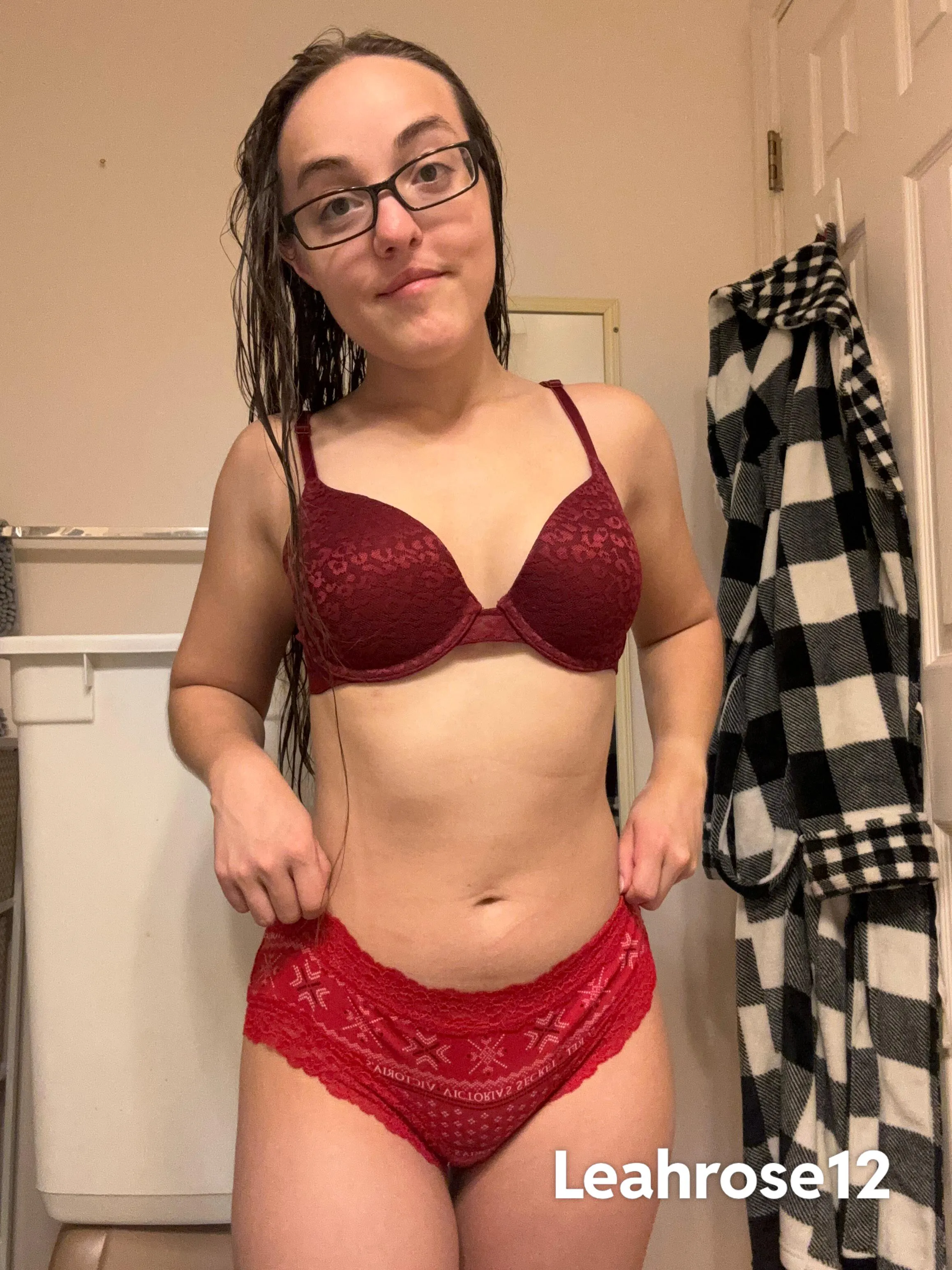 48 petite smash or pass?